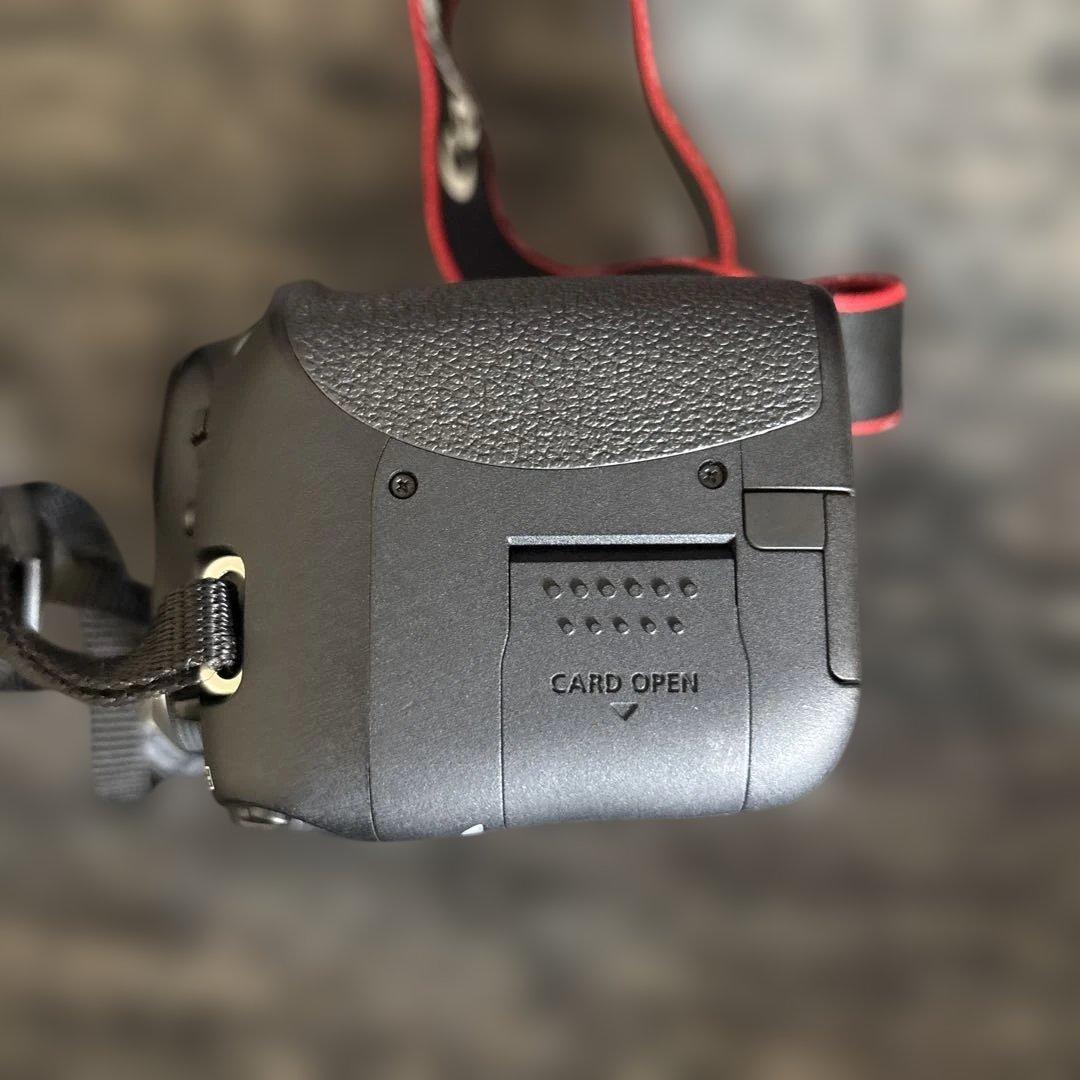 デジタルカメラ EOS Kiss X8i EF-S 18-55 IS STM Kit