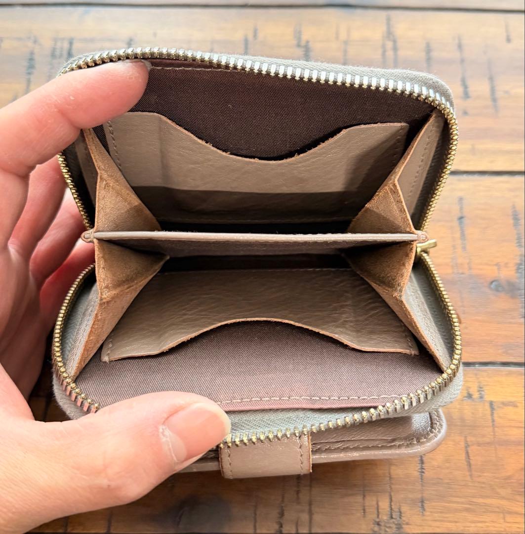 イルビゾンテ ラウンドジップ ミニ財布 グレージュ