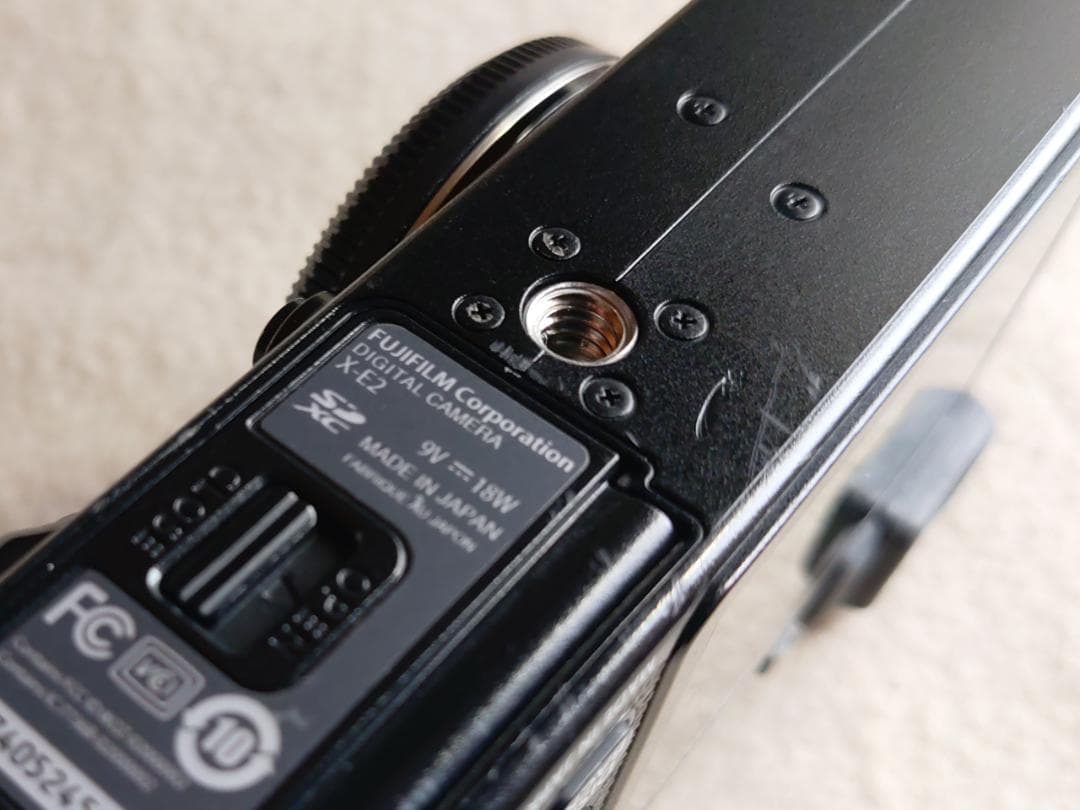 Fujifilm X-E2 ミラーレス本体とバッテリー2個と充電器