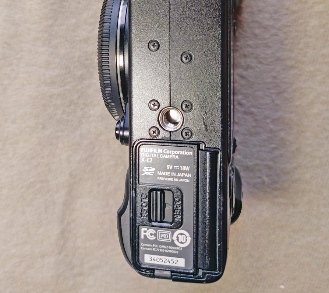 Fujifilm X-E2 ミラーレス本体とバッテリー2個と充電器