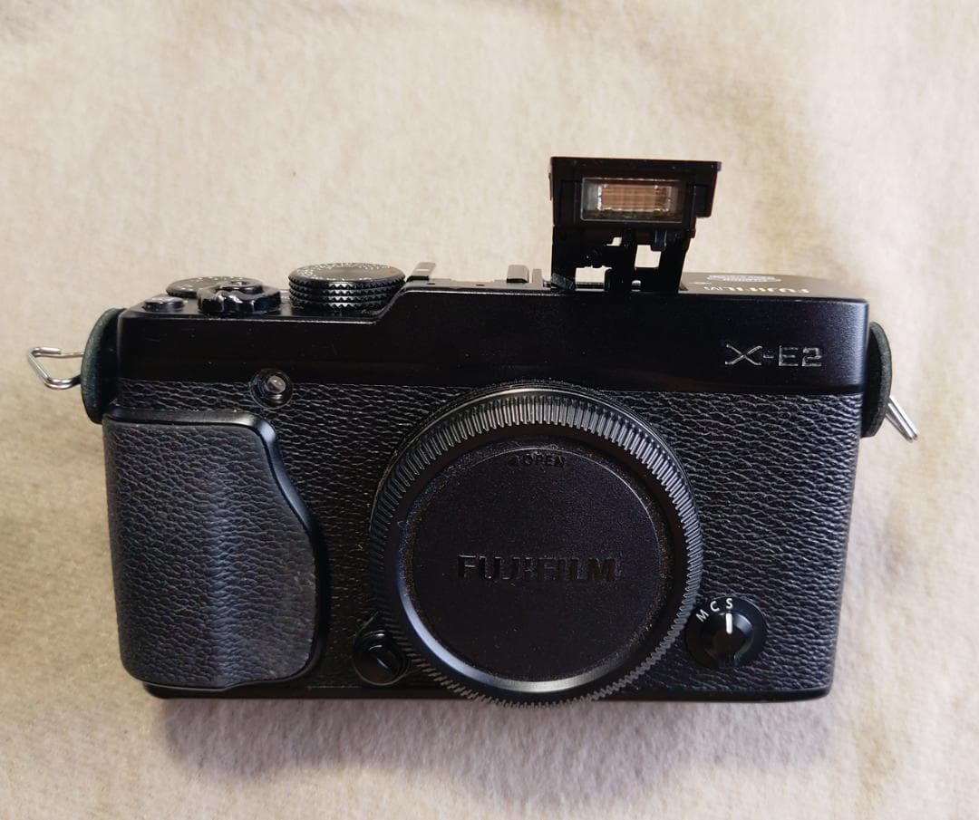 Fujifilm X-E2 ミラーレス本体とバッテリー2個と充電器