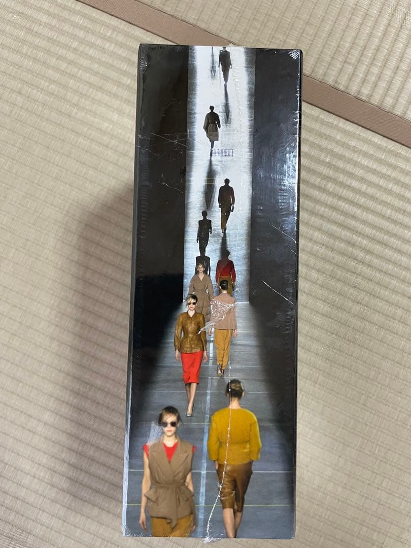 DRIES VAN NOTEN 作品集 (1-50、51-100) 箱入2冊組 - メルカリ