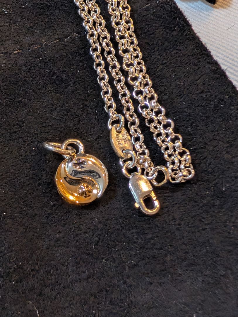 クロムハーツ インヤン チャーム（スモール）＆ ロールチェーン18