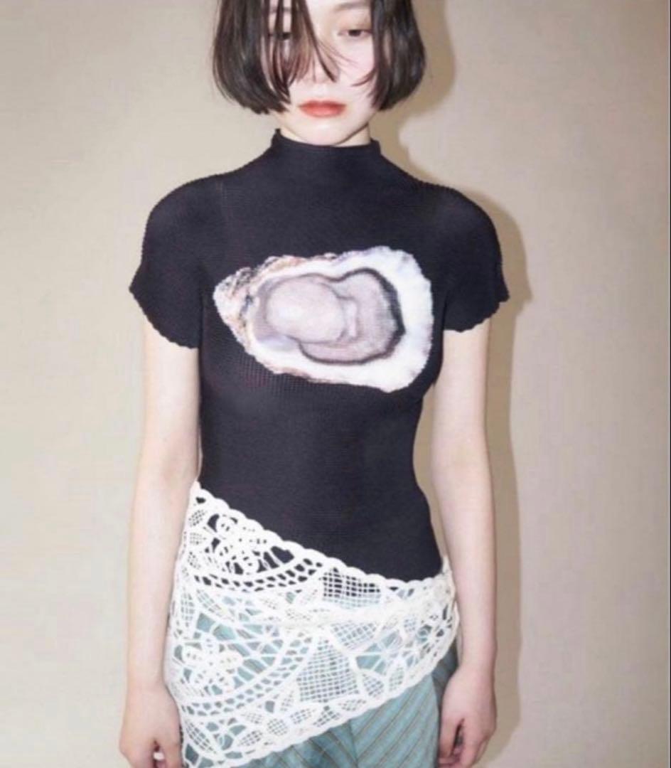 musubore pleatsed print tops 牡蠣 トップス - メルカリ