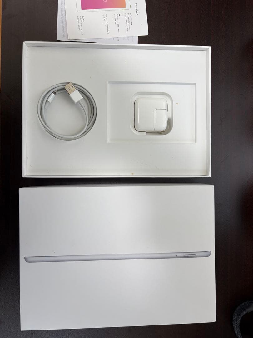 iPad 6世代　9.7インチ 32GB MR7G2J/A シルバー