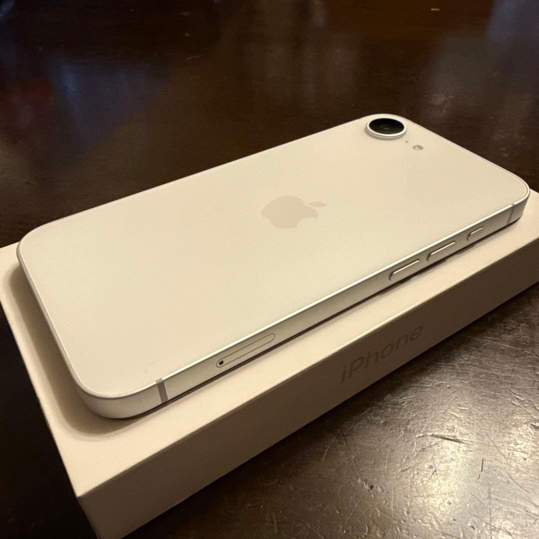 SIMフリー iPhone16e 128GB ケース、フィルム付き