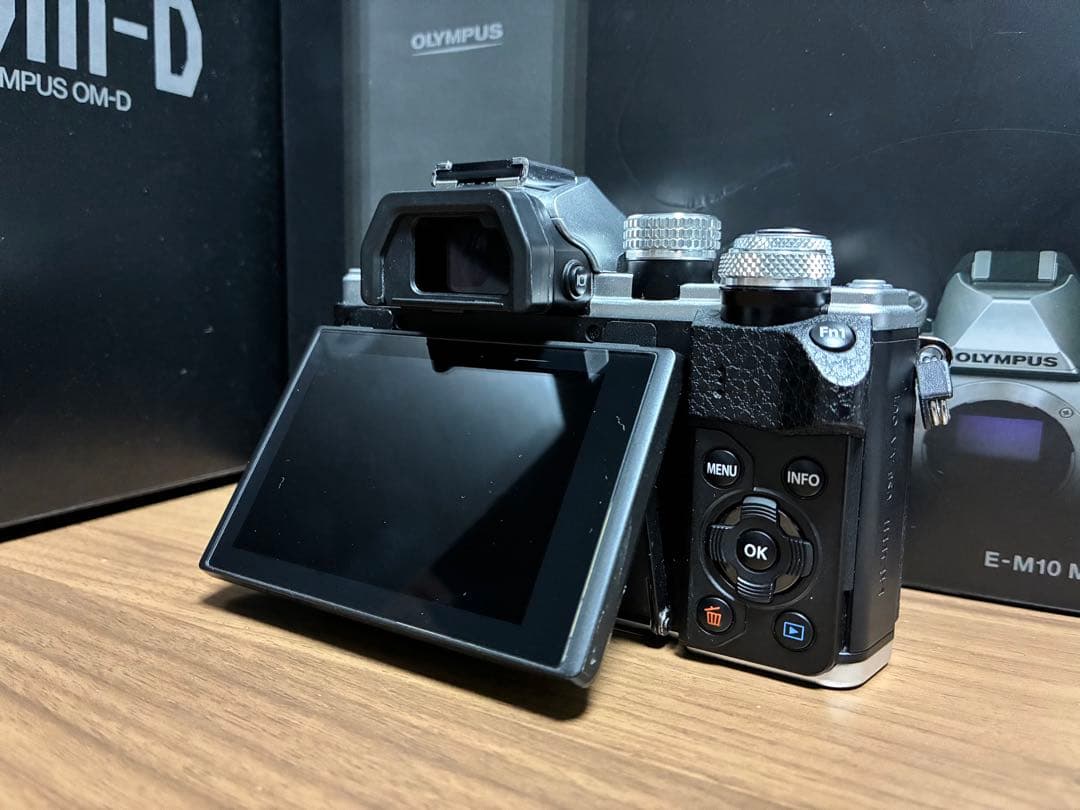 OLYMPUS OM-D EM10 mark2 +カメラの知識本