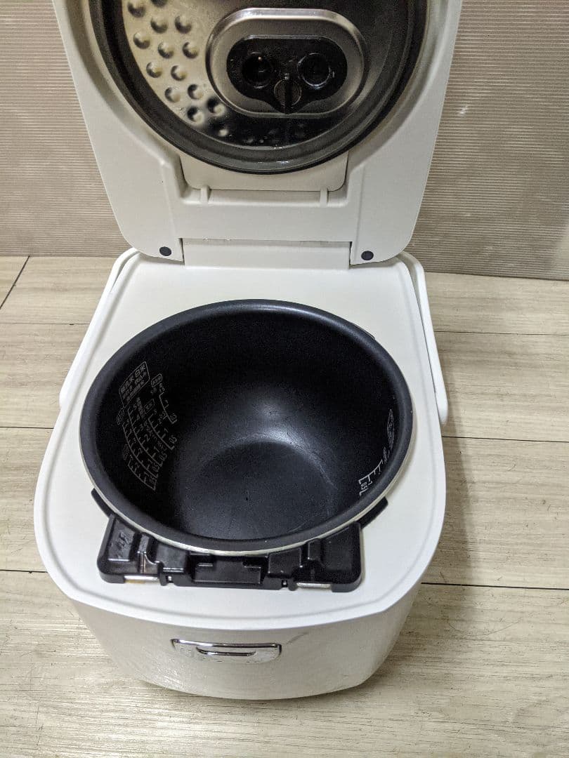 アイリスオーヤマ圧力IH RC-PD50-W　2020年製