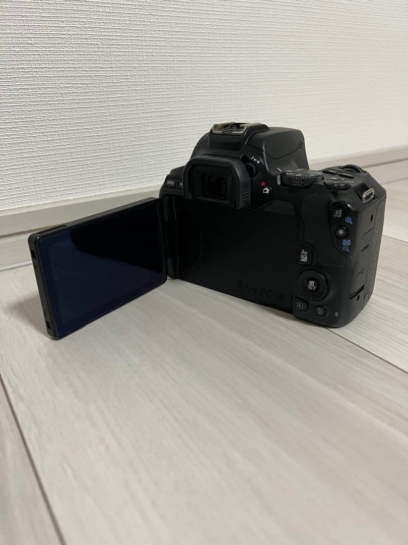 Canon EOS Kiss X10 デジタル一眼レフカメラ