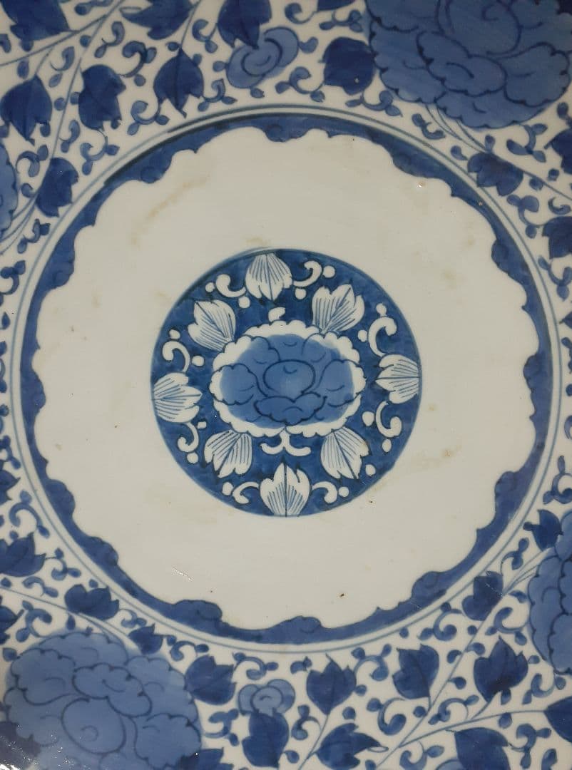 大名品】本物保証 江戸時代 古伊万里 染付 牡丹唐草文様 径48.4cm