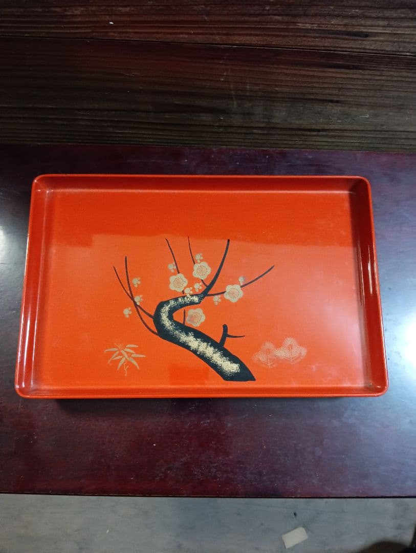 オレンジ色の漆器トレイ 梅の花デザイン - メルカリ