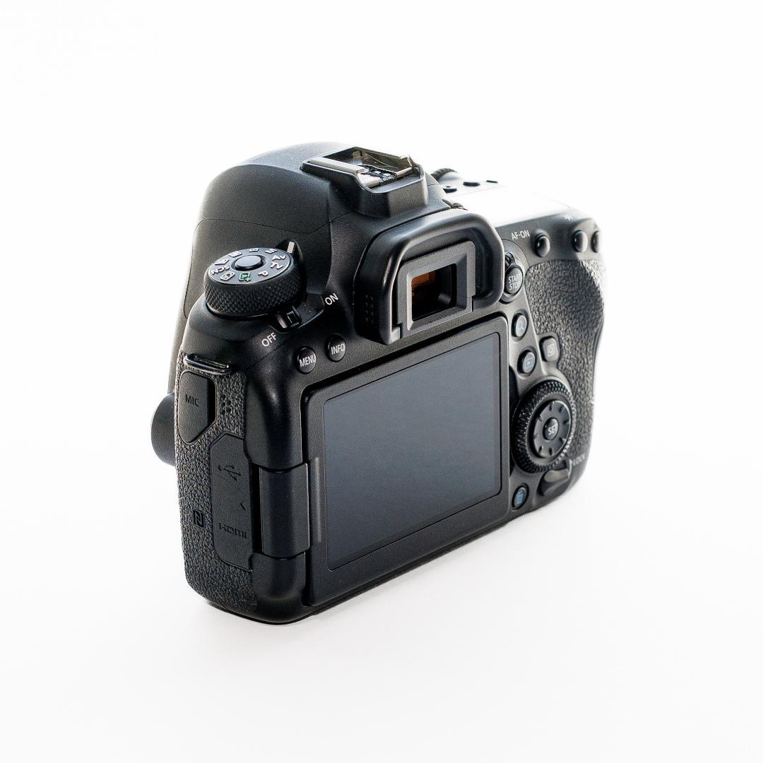 Canon EOS 6D Mark II ボディ+(バッテリー・充電器)値下げ中