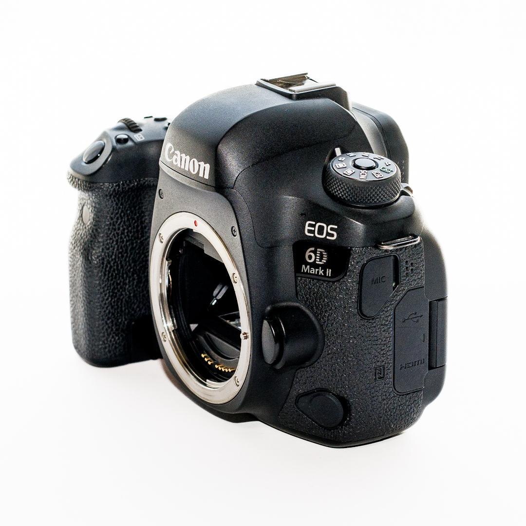 Canon EOS 6D Mark II ボディ+(バッテリー・充電器)値下げ中