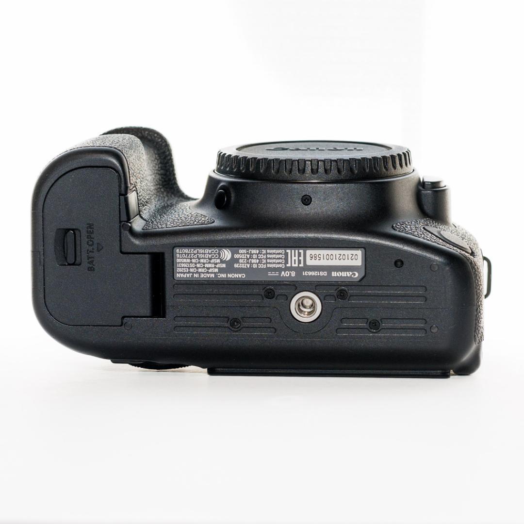 Canon EOS 6D Mark II ボディ+(バッテリー・充電器)値下げ中