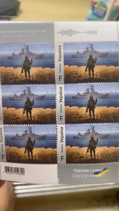 【国内発送】　切手　2022 戦艦モスクワ沈没記念 巡洋艦「モスクワ」、沈没直前とされる画像が浮上 黒煙上げ傾く - BBC