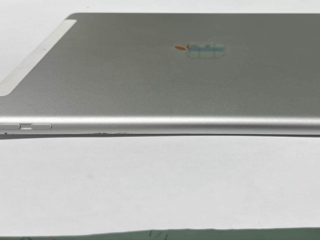 iPad シルバー 本体　Wifiセルラーモデル　32GB　第6世代