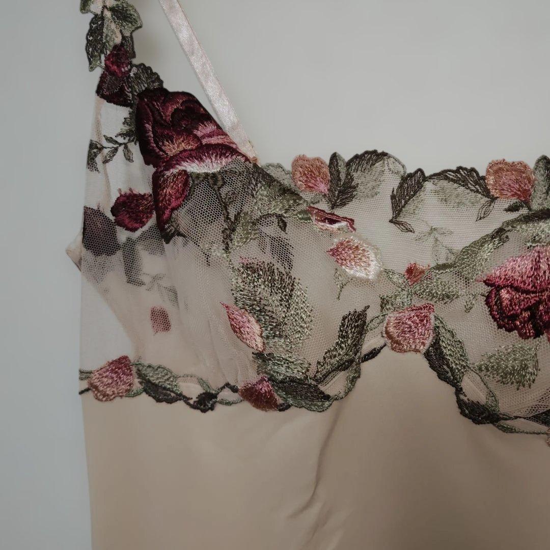 トレフル 花柄刺繍 キャミソール ベージュ85-85新品タグ付き - メルカリ