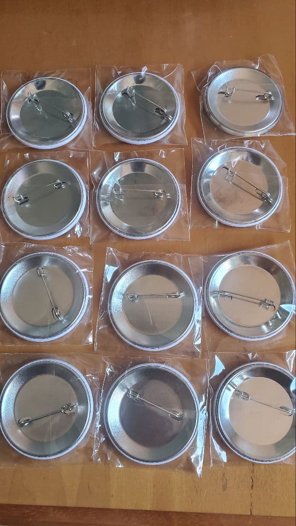 最終値下】innocent grey 虚の少女 缶バッジ 16個セット - メルカリ