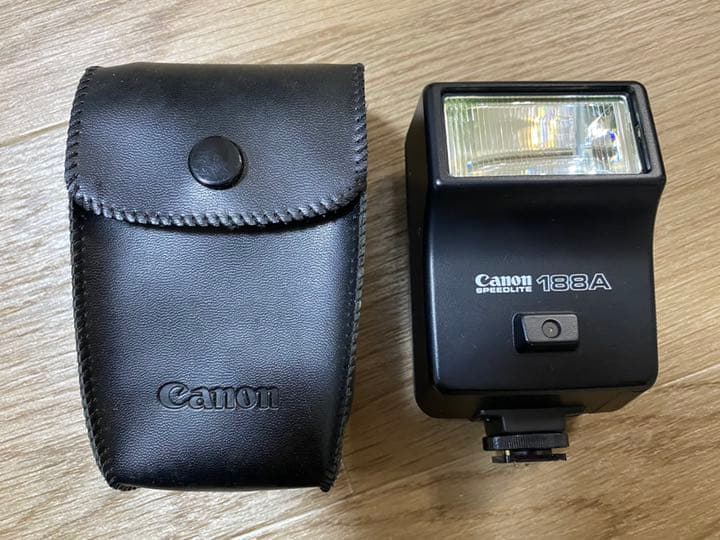 アンティークキヤノン一眼レフAE_1.ブラック、フィルムカメラ、実写中昭和レトロ