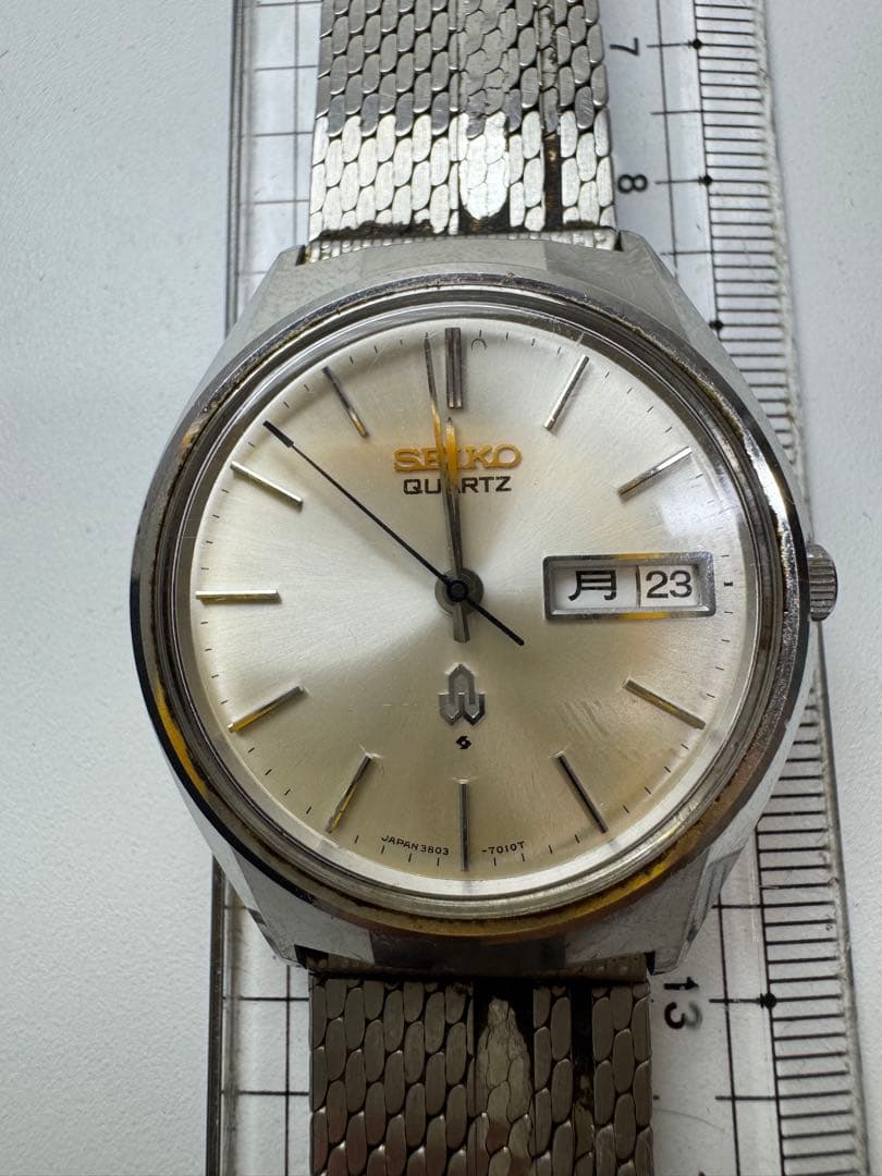 SEIKO クォーツ　メンズ腕時計　ヴィンテージ　稼働品 稼働 セイコーシルバーウェーブ 諏訪精工舎製 1980年代 SEIKO silver