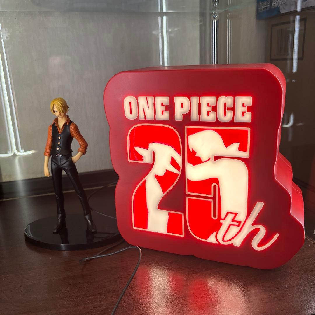 三連休特価】ワンピース 25周年記念 ロゴスタンド ライト - メルカリ
