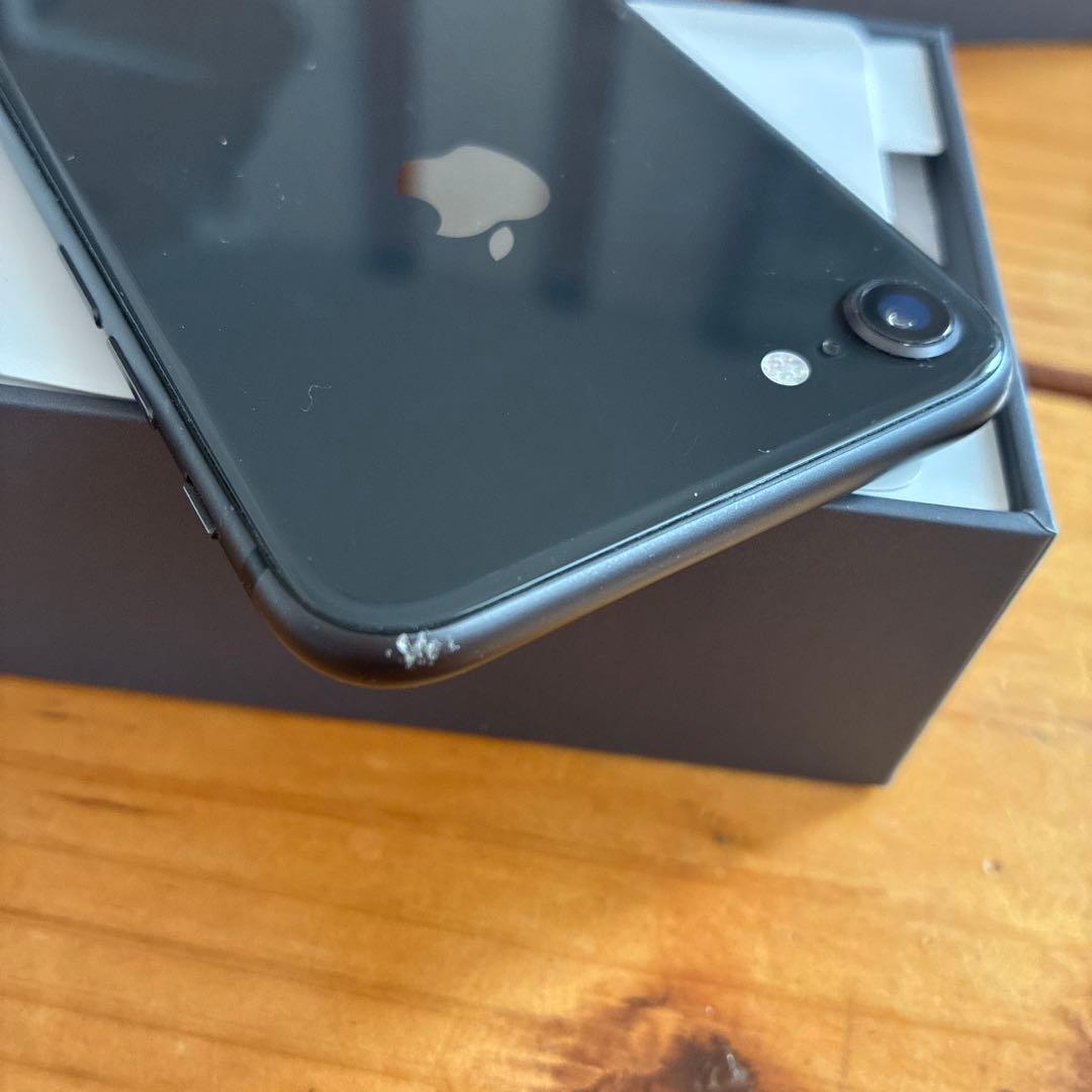 Apple iPhone 8 ブラックの通販はau PAY マーケット - 輸入雑貨の