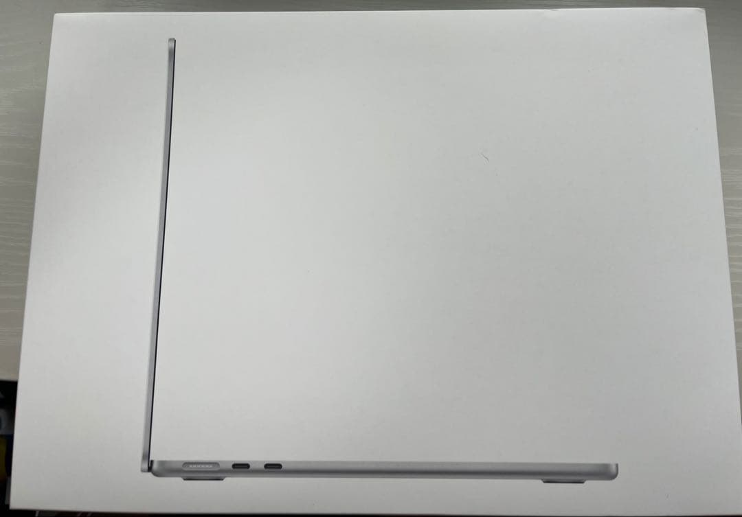 M2 MacBook Air 13インチ16GB 256GB