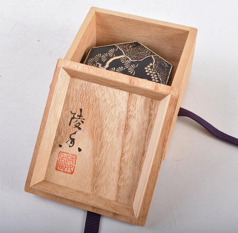 茶道具 源陵香作 青貝螺鈿 六角松人物図 香合 共箱 V 3573 - メルカリ