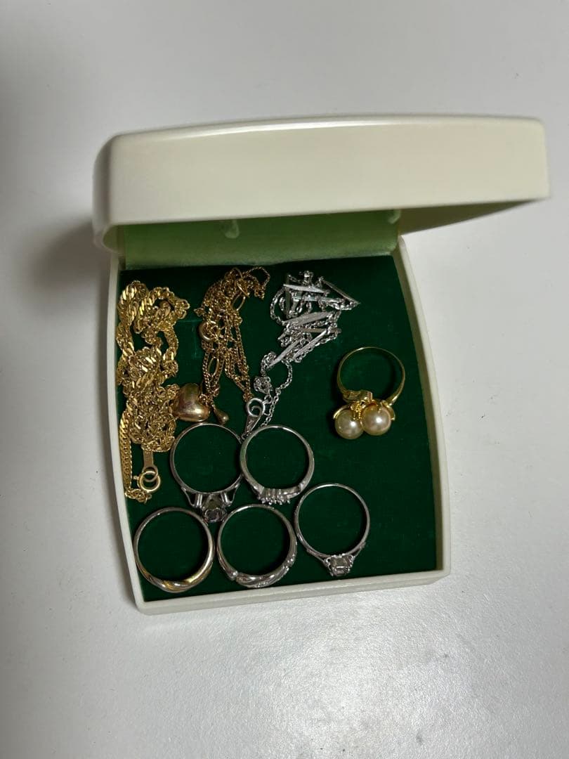 遺品整理 アクセサリー まとめ売り イミテーション - メルカリ