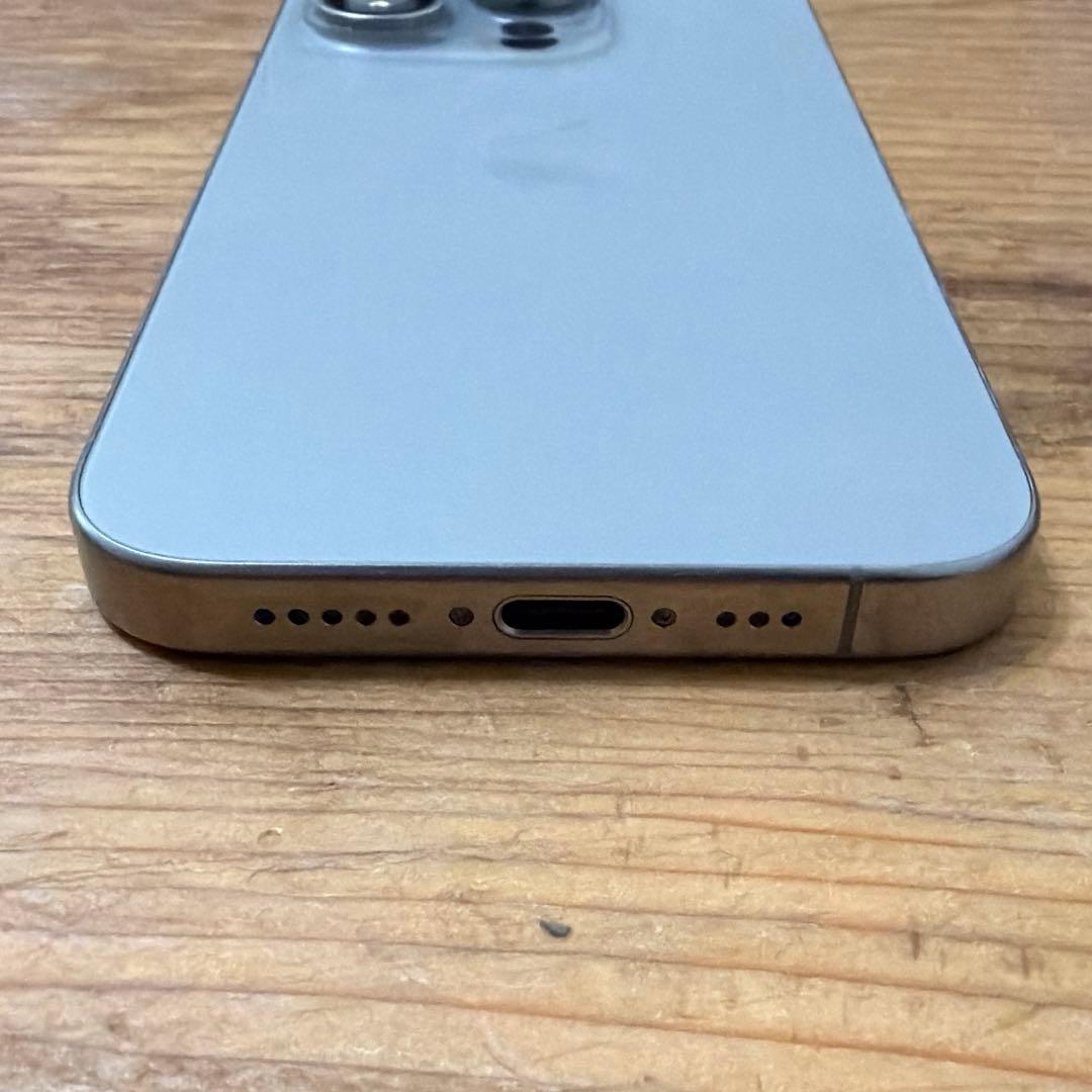 Apple iPhone 15 Pro 本体 256GB 美品