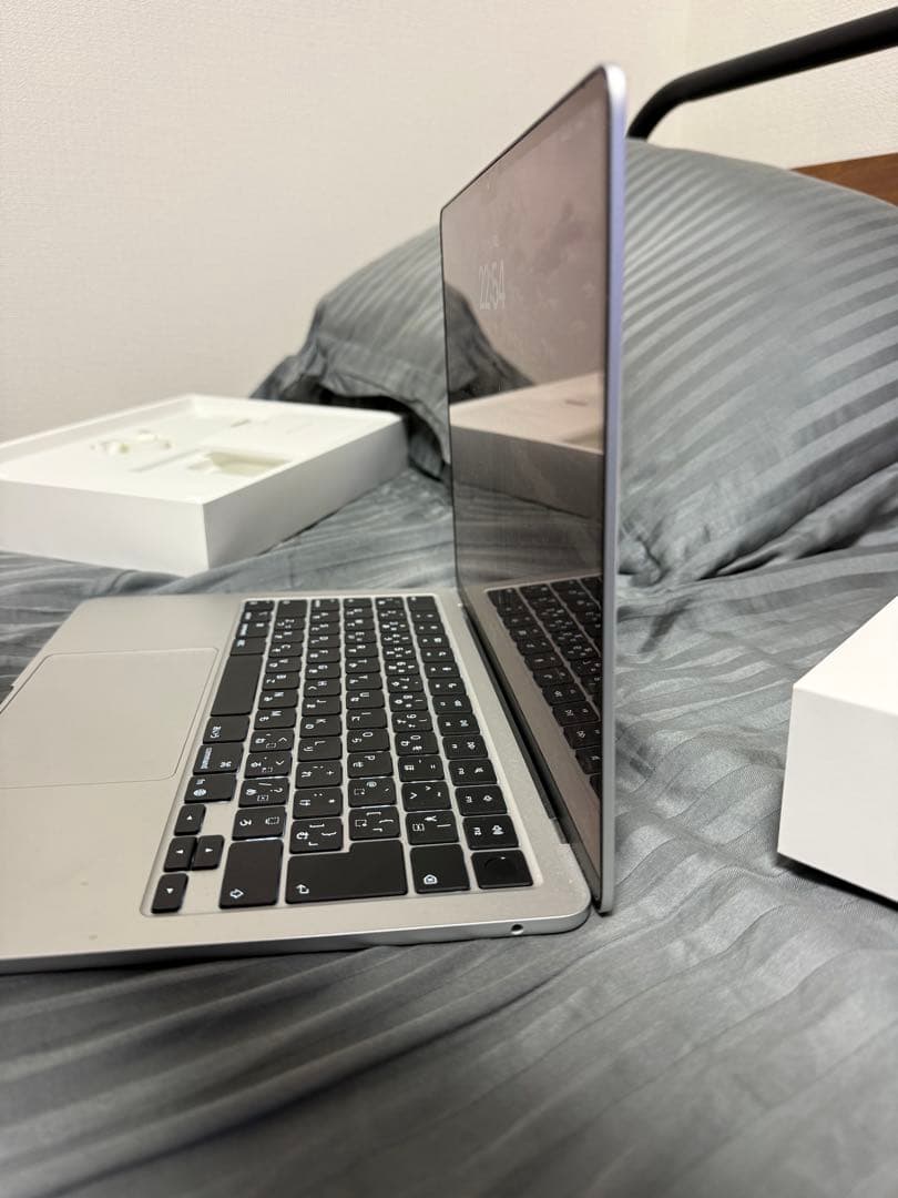 【極美品】MacBook Air M4チップ搭載　256GB シルバー