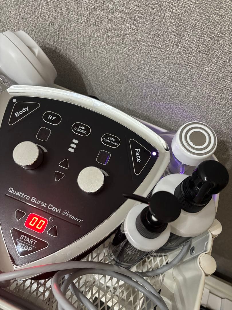 【kyhm】クワトロバーストキャビプレミア　美顔器　キャビテーション