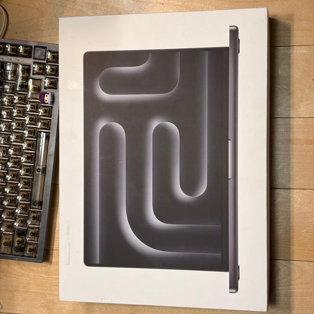 新品同様 MacBook Pro 16インチ M3 Pro 18GB 512GB