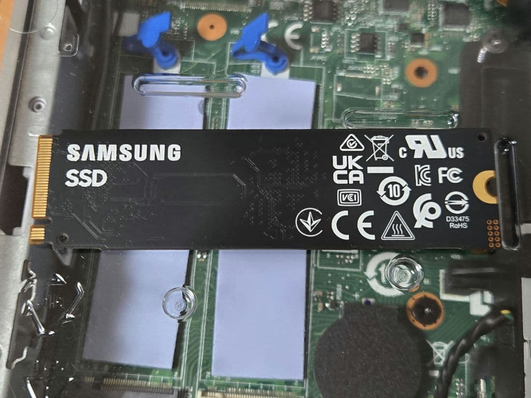 ミニPC Lenovo IDEACENTRE Mini Gen8