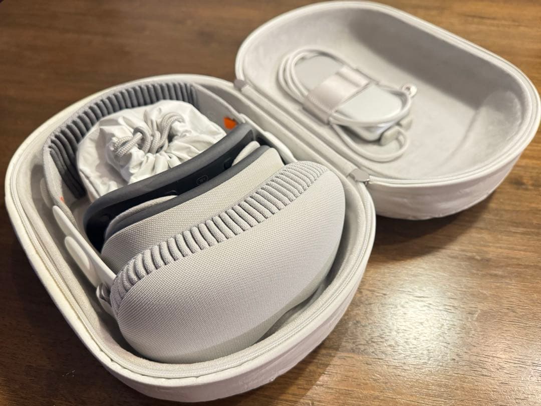 美品 Apple Vision Pro 256GB【別売トラベルケース付】 Apple Vision Proトラベルケース - Apple（日本）