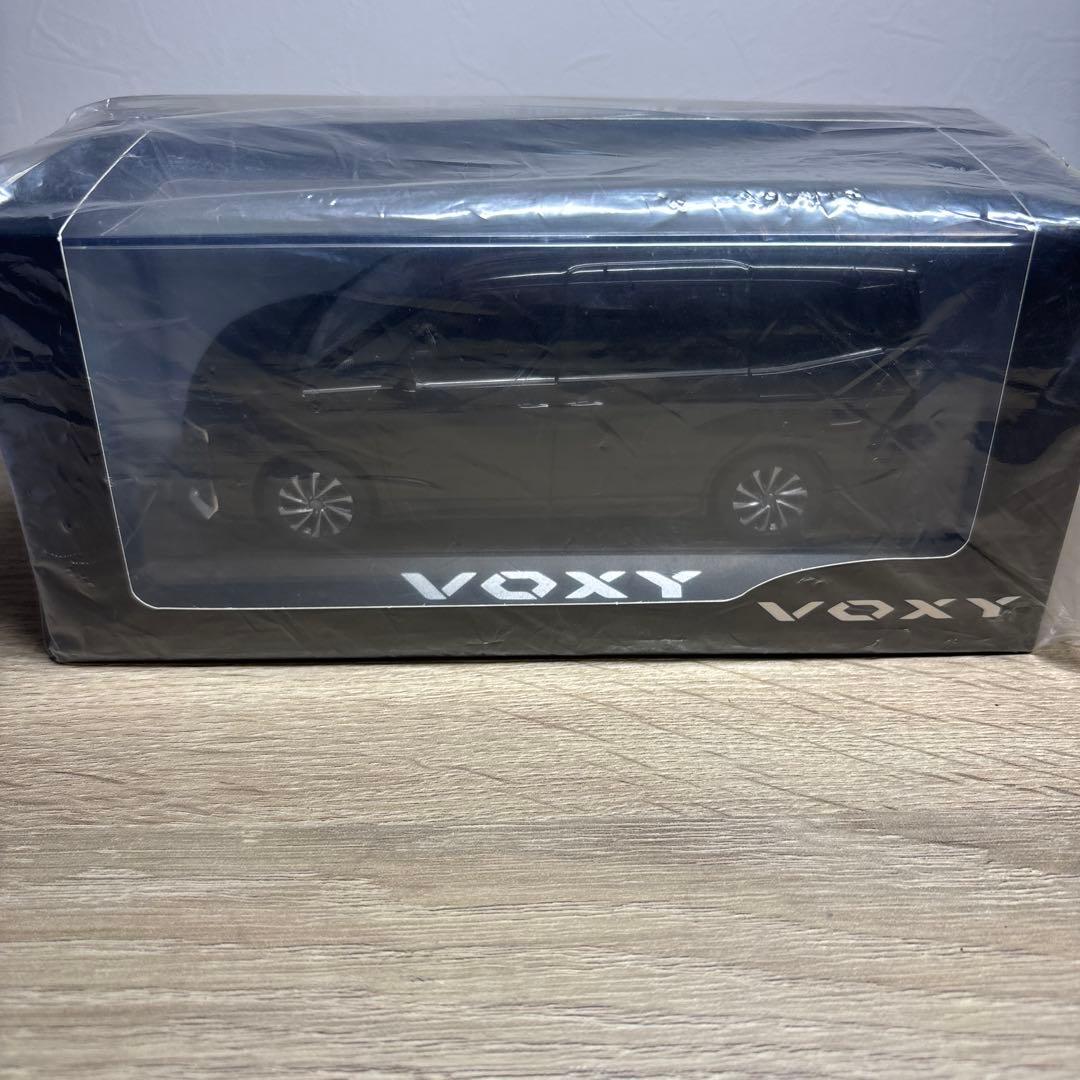 【送料無料】トヨタ ヴォクシー ブラックマイカ 1/30カラーサンプルミニカー Amazon.co.jp: 1/30 トヨタ 新型ヴォクシー S-Z 2022年モデル カラー