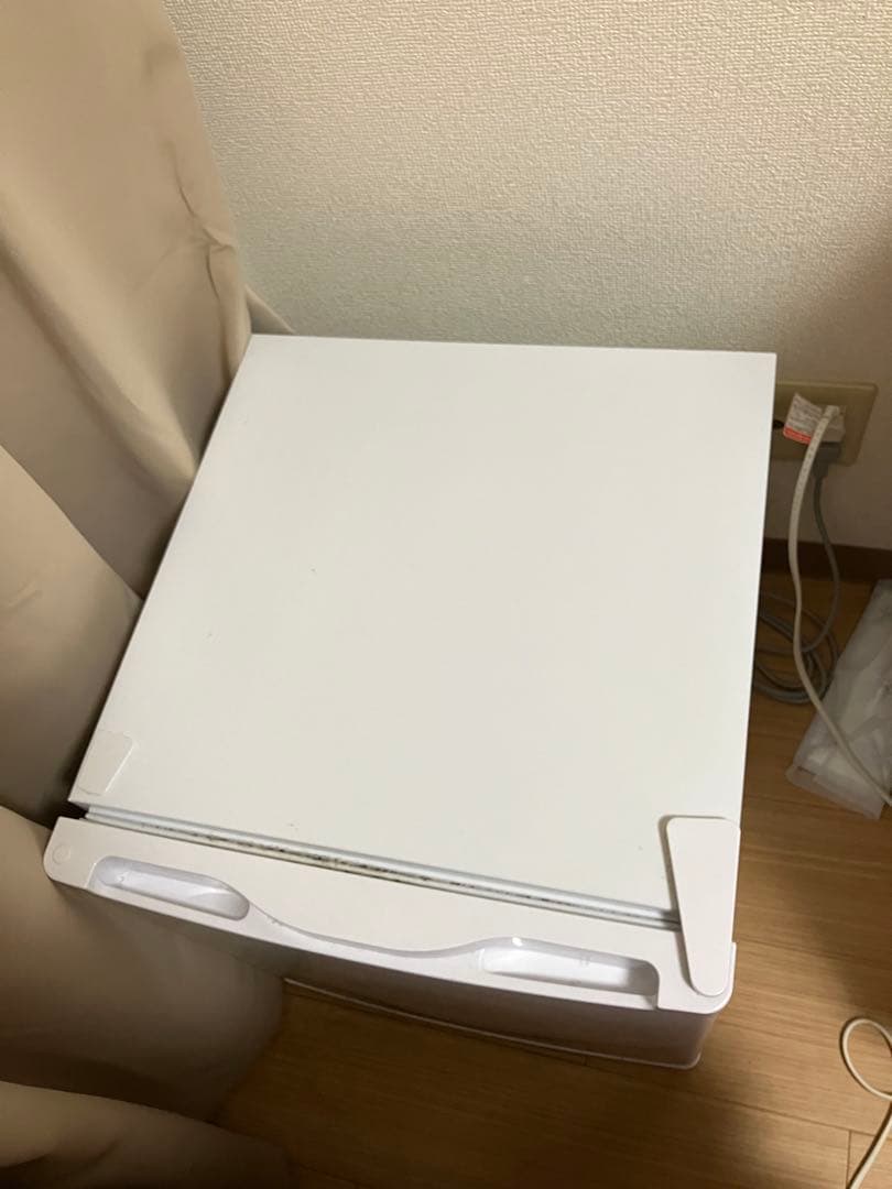 コンパクトホワイト冷蔵庫