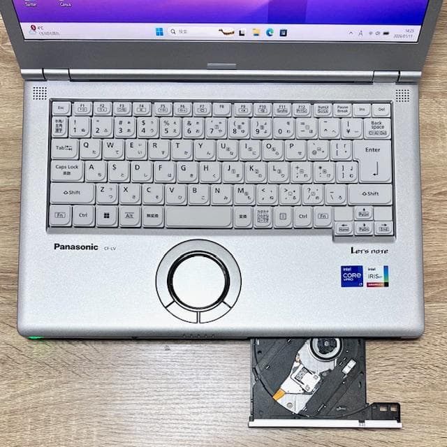 2022《ほぼ未使用級》累積使用1060時間！Panasonic CF-LV1 - メルカリ