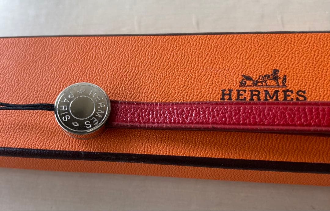 新品未使用　HERMES　エルメス　セリエ　革製　レッド　携帯ストラップ　箱付き
