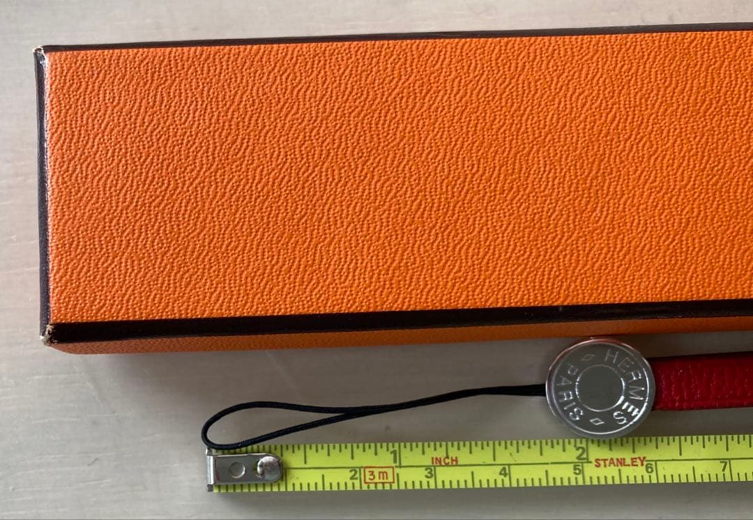 新品未使用　HERMES　エルメス　セリエ　革製　レッド　携帯ストラップ　箱付き