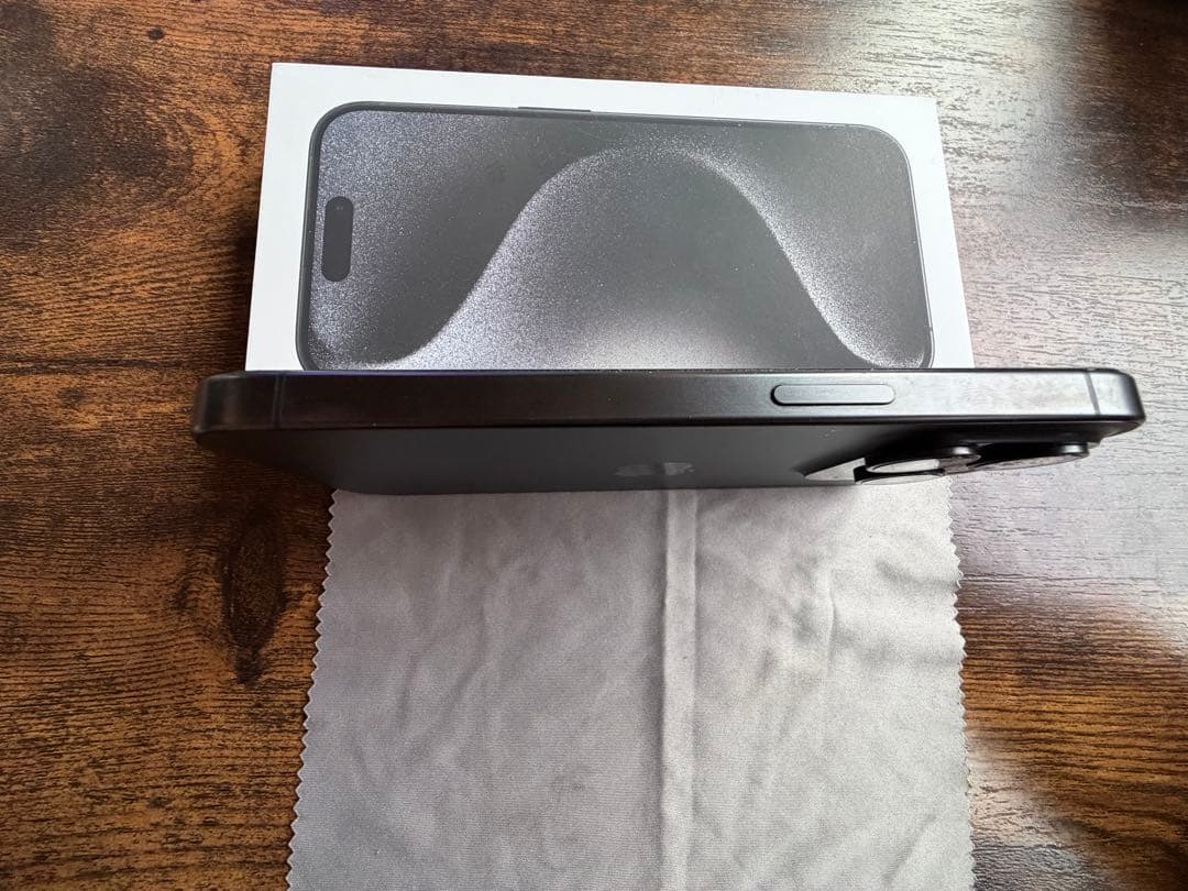 iPhone 15 Pro 本体　値下げ中