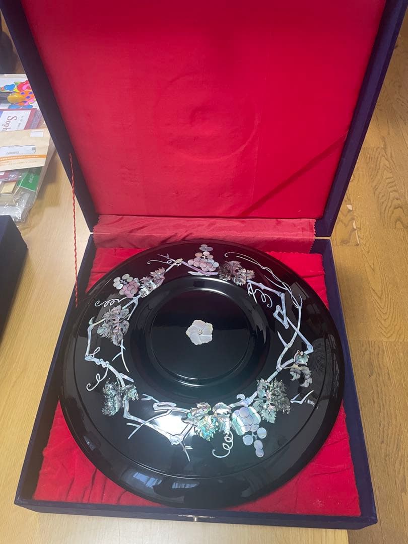 黒漆器 平皿 花と葉の装飾 専用箱付き 黒漆器 平皿 花と葉の装飾 専用箱付き