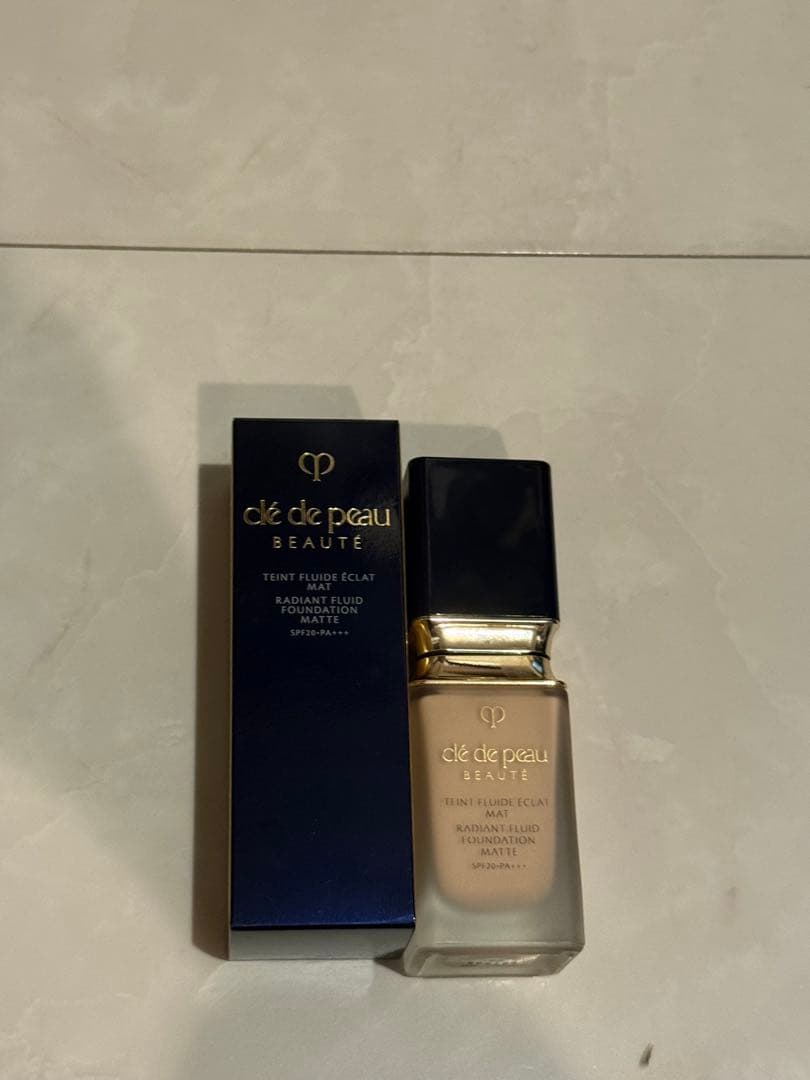 クレドポーボーテ タンフリュイドエクラ　マット　オークル10 cle de peau BEAUTE（クレ ド ポー ボーテ） 資生堂 タンフリュイド