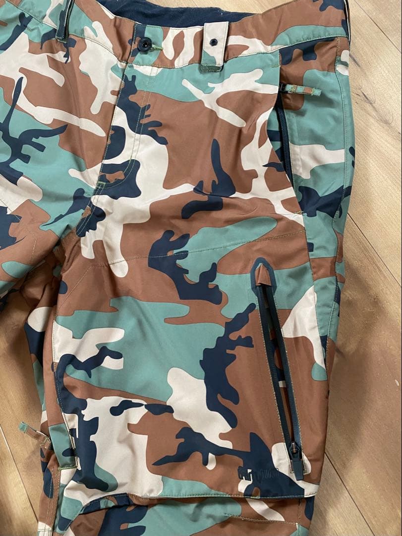 thirtytwo スノーボードウェア 迷彩 パンツ Lサイズ カモフラージュ