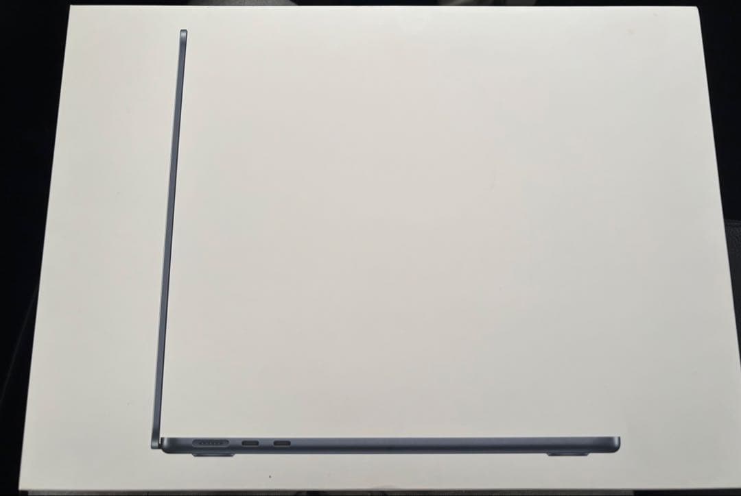 Apple MacBook M4 13.6インチ本体