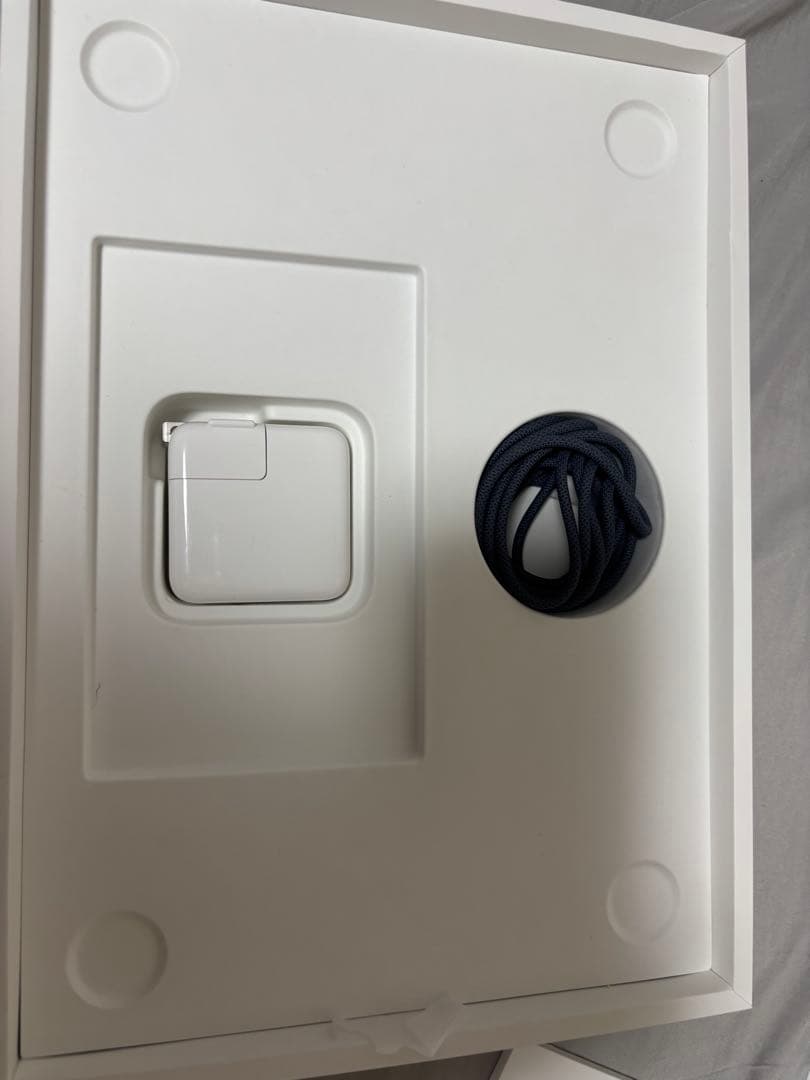 Apple MacBook M4 13.6インチ本体