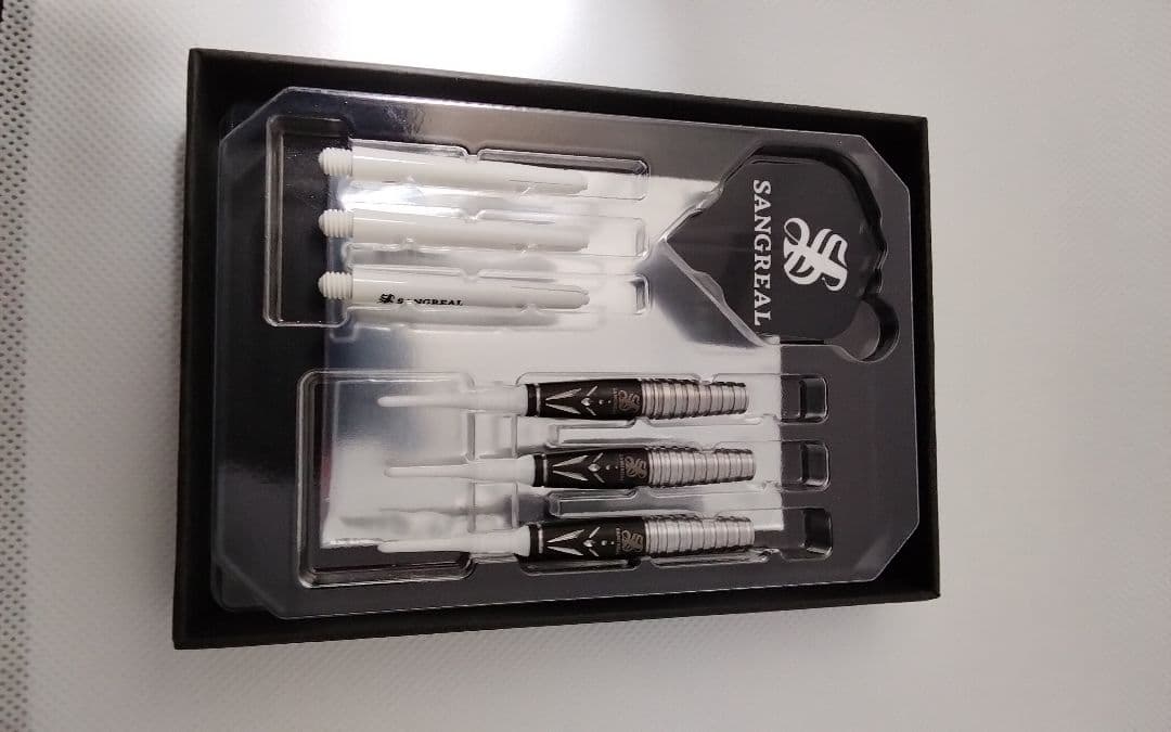 茱*萸様 サングリアル!坂口優希恵!極美品!新品同品!付録未開封!ダーツ