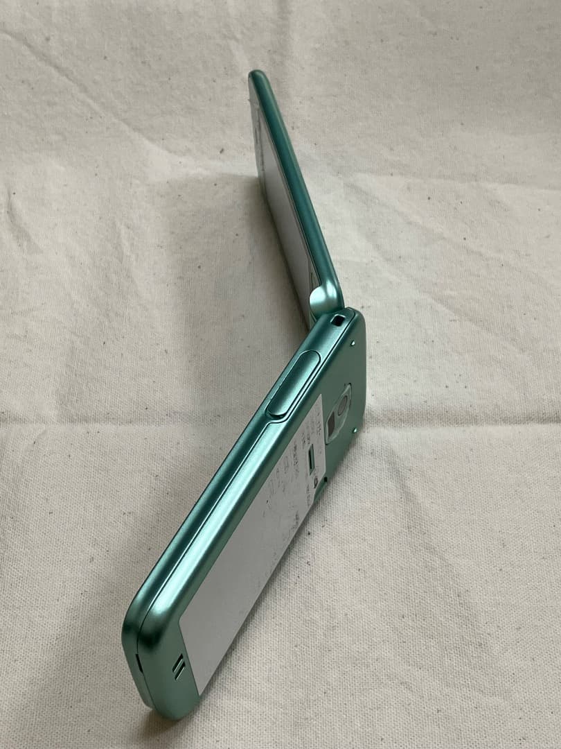 docomo F-02J らくらくホン ミントグリーン［ジャンク］ - メルカリ