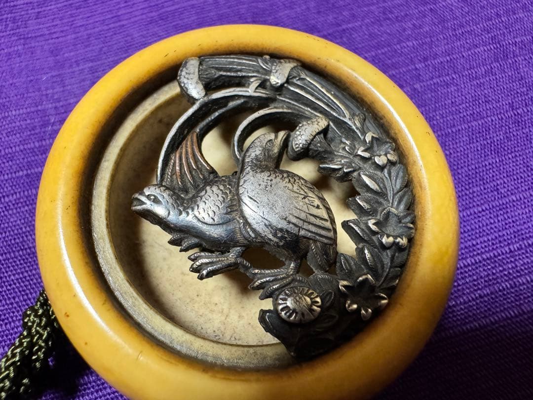 時代物 欠点無し！鏡蓋根付 饅頭根付 夫婦鶉図 銀無垢（提げ物印籠煙草