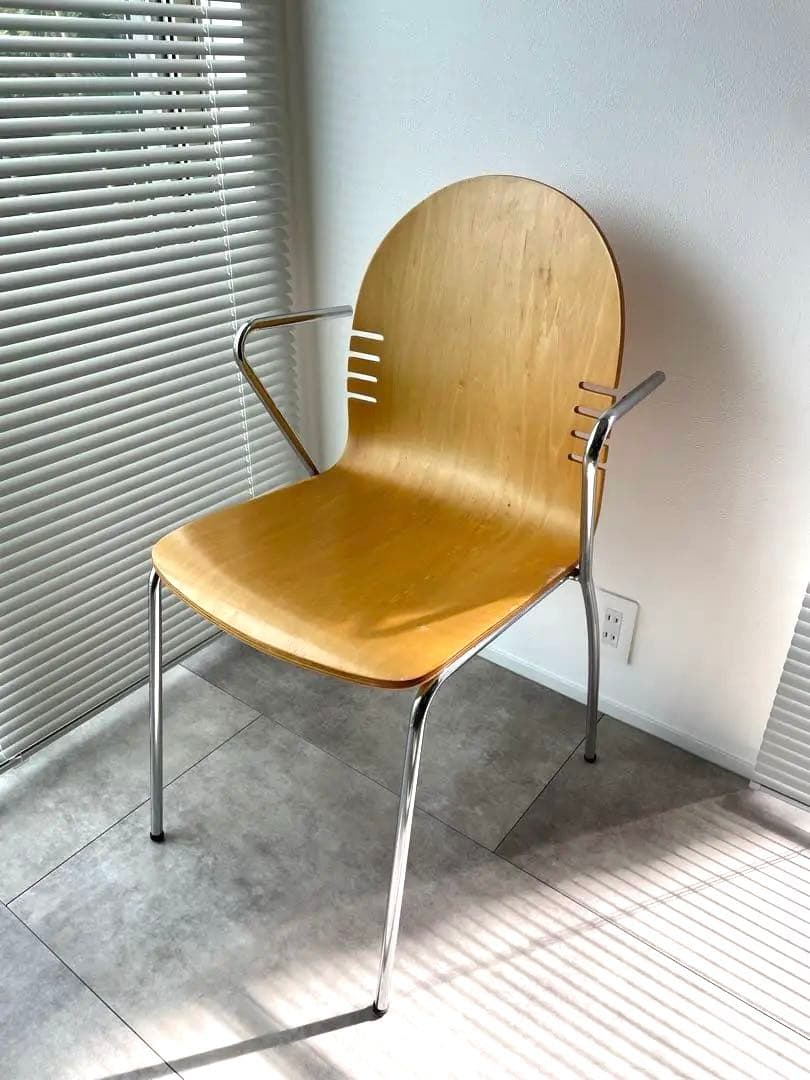 ナチュラルウッド アームチェア ポストモダン　　北欧デザイン Woody Prime Walnut ウォールナット材 北欧風木製アームチェア